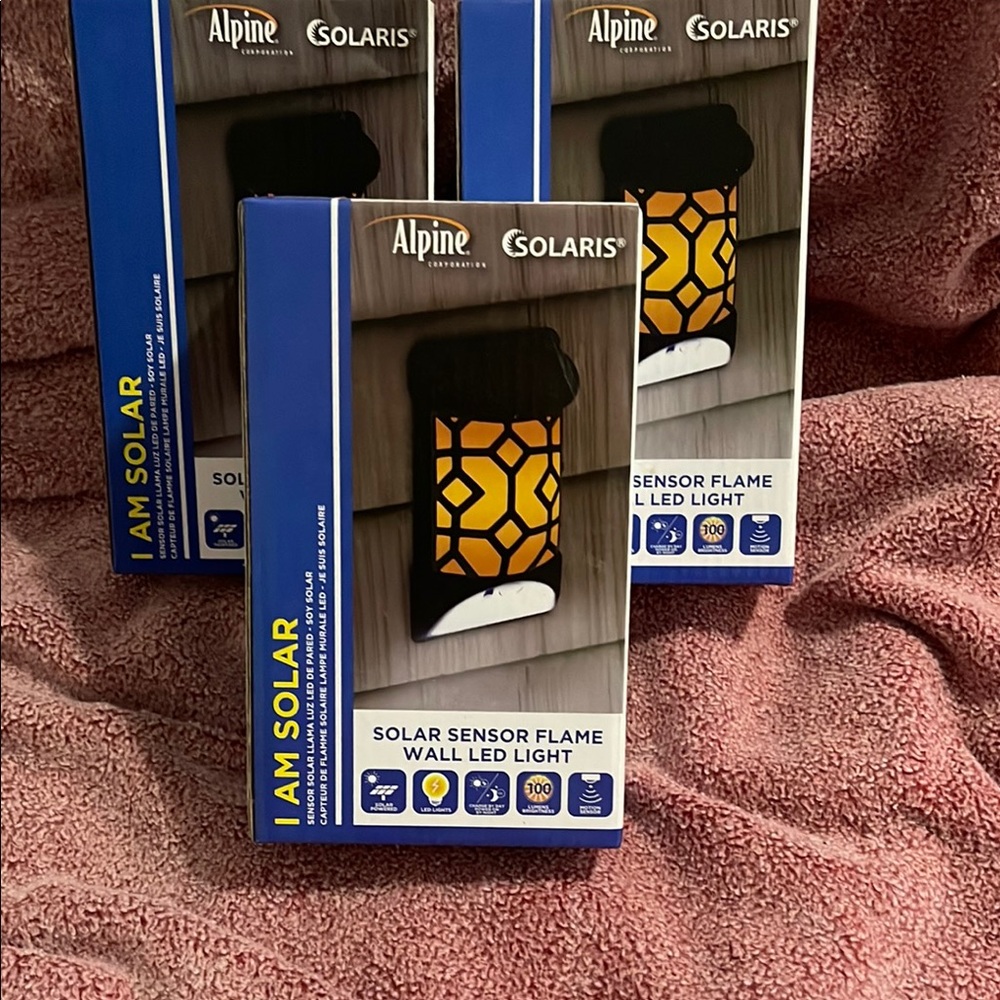 Alpine Solaris Solar Sensor Flame Wall Light - Black and Yellow